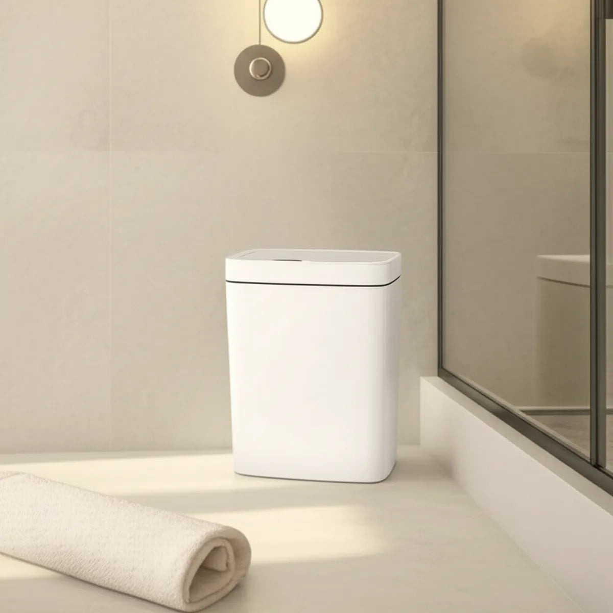 lixeira-para-banheiro-com-tampa-sensor-15l-branca-modernize-foto-lixeira-em-banheiro-sofisticado-minimalista-claro-tons-beges