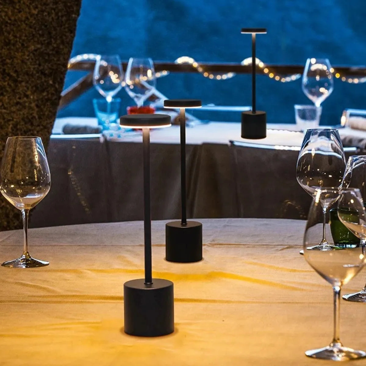 luminaria-abajur-de-mesa-led-allure-modernize-foto-luminarias-em-mesa-de-jantar
