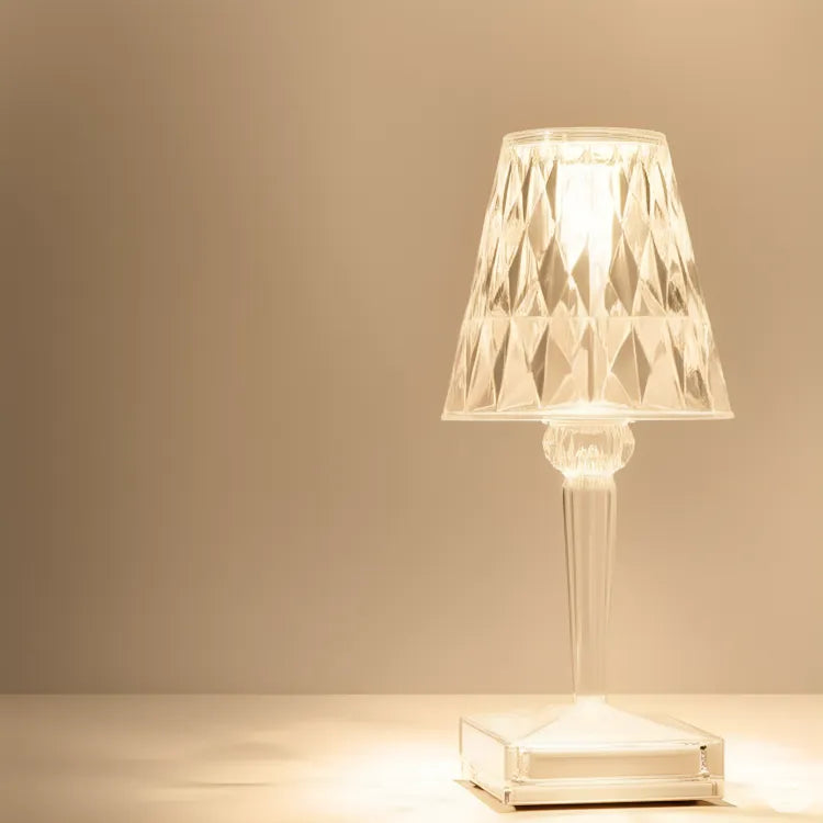 luminaria-abajur-de-mesa-led-cristal-modernize-foto-luminaria-cristalina-em-fundo-neutro-2