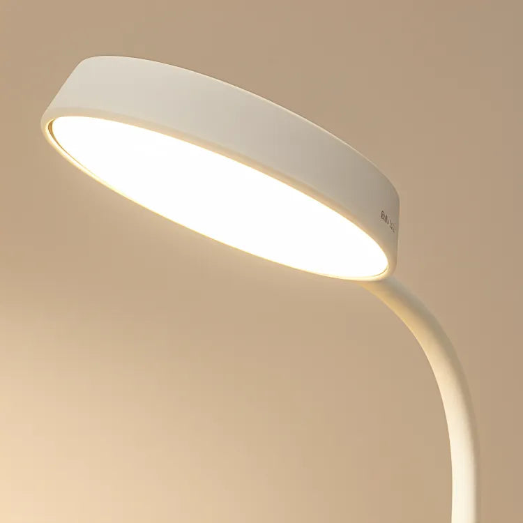 luminaria-abajur-de-mesa-led-flexivel-branco-modernize-foto-detalhe-lampada-luminaria-com-fundo-neutro
