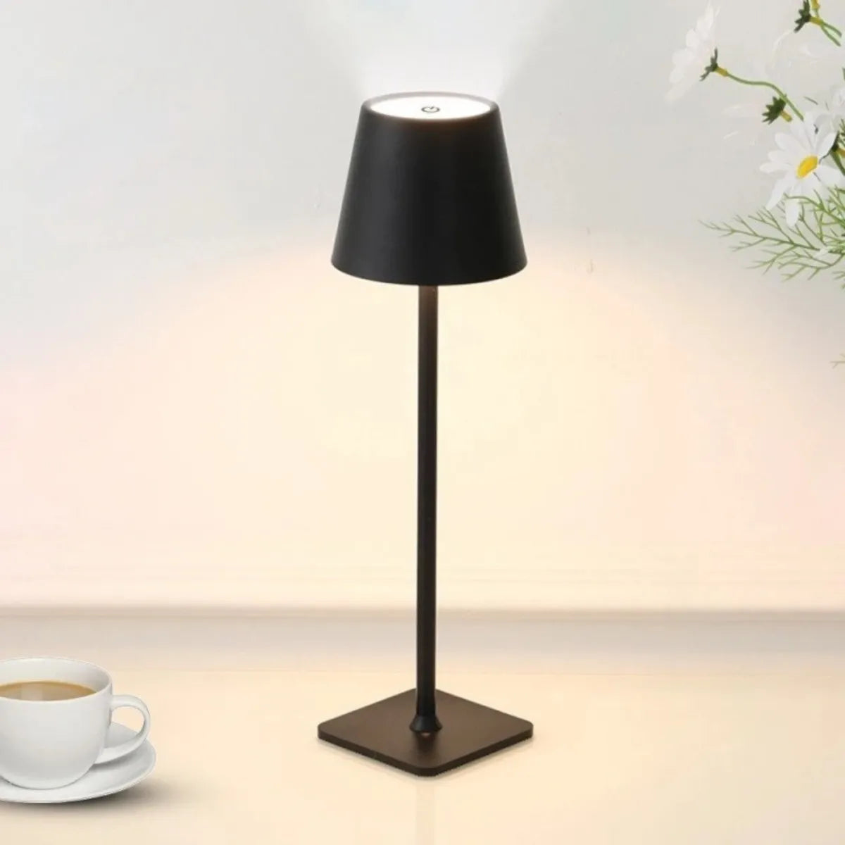 luminaria-abajur-de-mesa-led-touch-slim-preto-modernize-foto-frente-abajur-ambiente-neutro-cinza