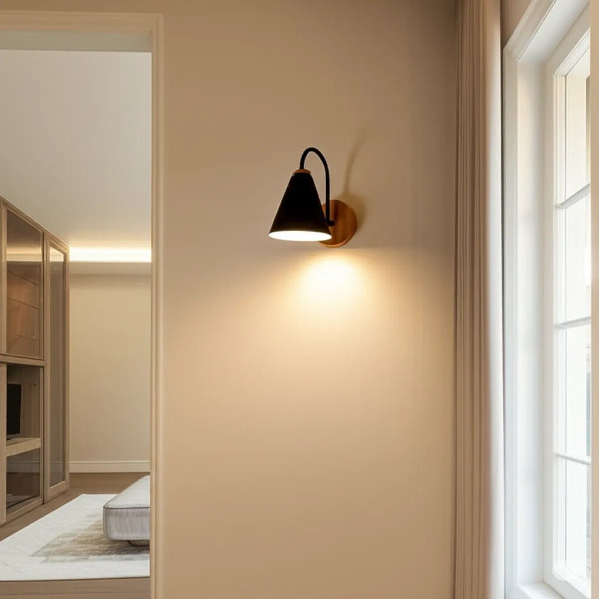 luminaria-abajur-de-parede-arandela-led-charmant-preta-modernize-foto-abajur-iluminando-quarto-bege-neutro-claro