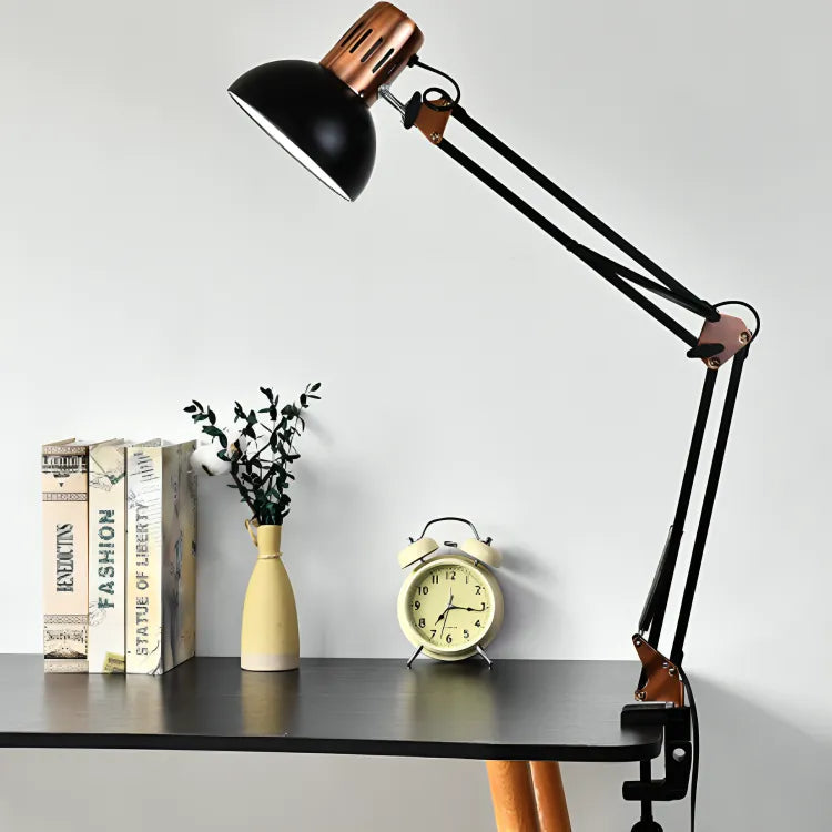 luminaria-de-mesa-led-articulada-pixar-preta-modernize-foto-lateral-fixa-na-mesa