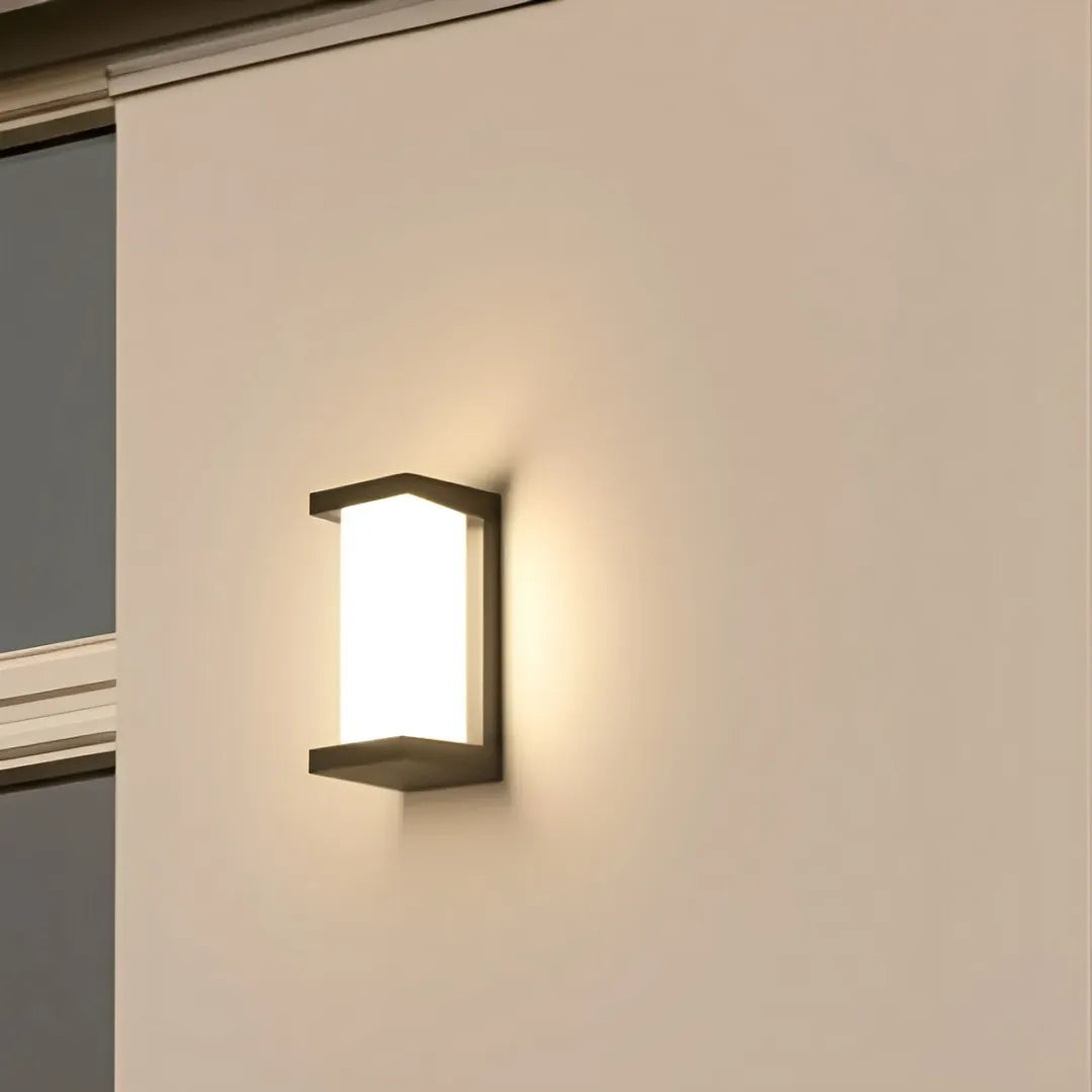 luminaria-de-parede-arandela-led-lumine-preta-modernize-foto-frente-arandela-iluminando-ambiente-externo-bege-neutro-luz-fria