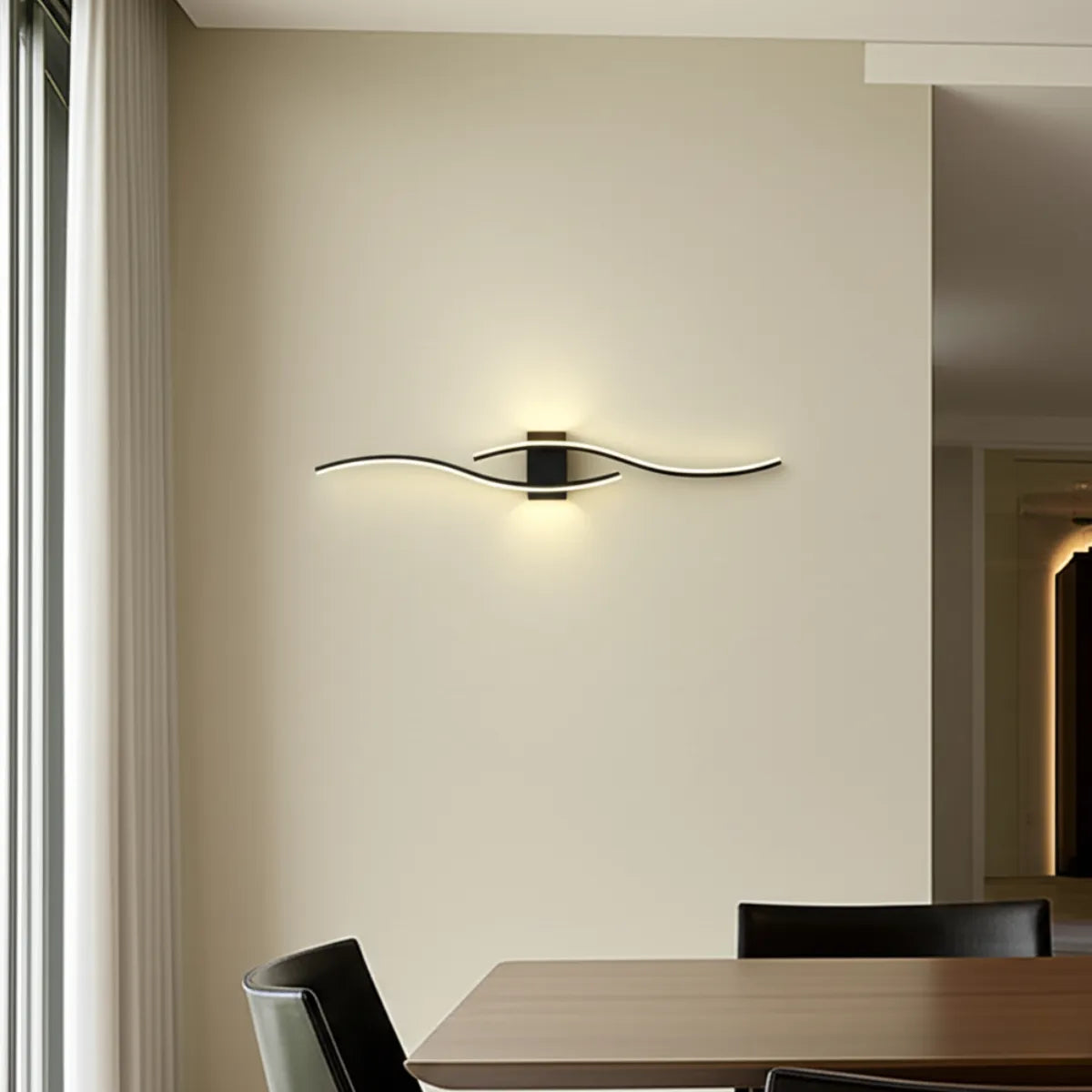 luminaria-de-parede-arandela-led-ondas-modernize-foto-luminaria-em-parede-de-sala-com-mesa-e-cadeiras