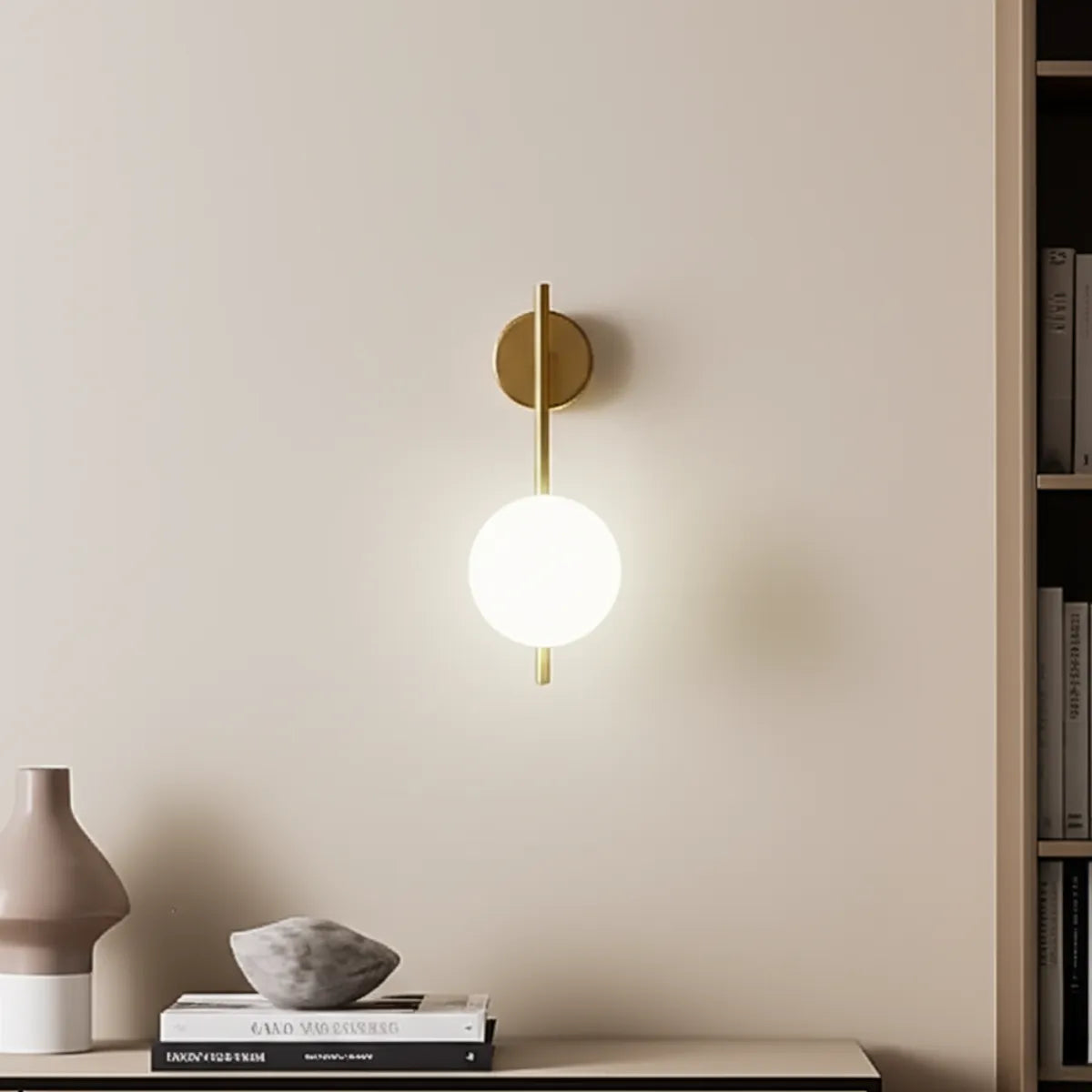 luminaria-de-parede-arandela-led-perola-suspensa-modernize-foto-frontal-arandela-em-parede-bege-decoracao-minimalista