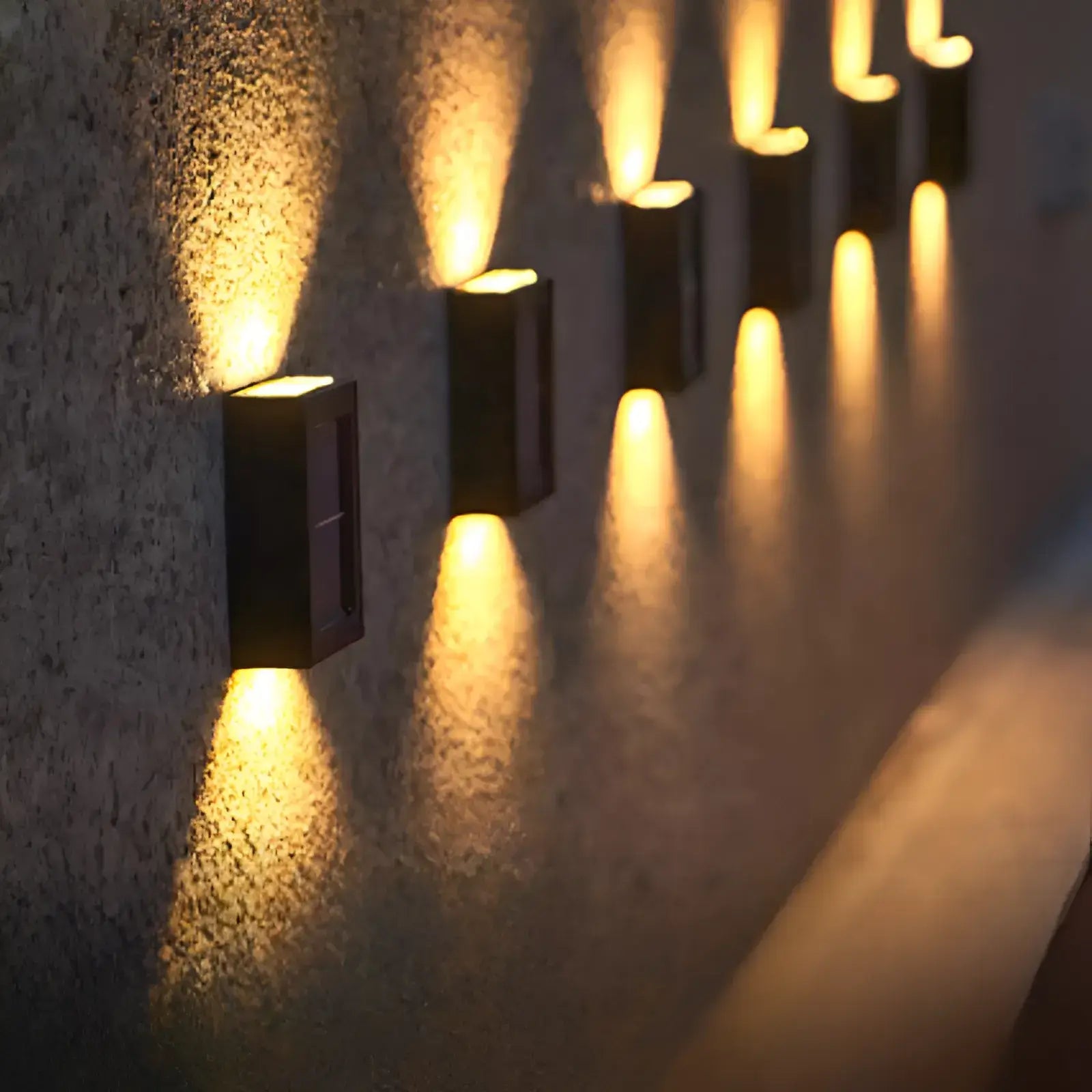 Luminaria-de-parede-conjunto-arandela-externa-led-solar-modernize-foto-arandelas-iluminando-area-externa