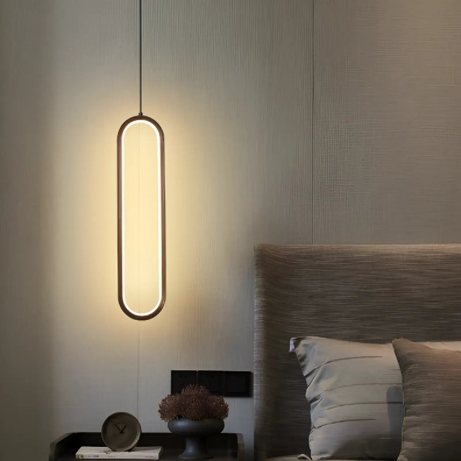 luminaria-de-teto-pendente-led-elipse-modernize-foto-frente-perto-pendurado-iluminando-quarto