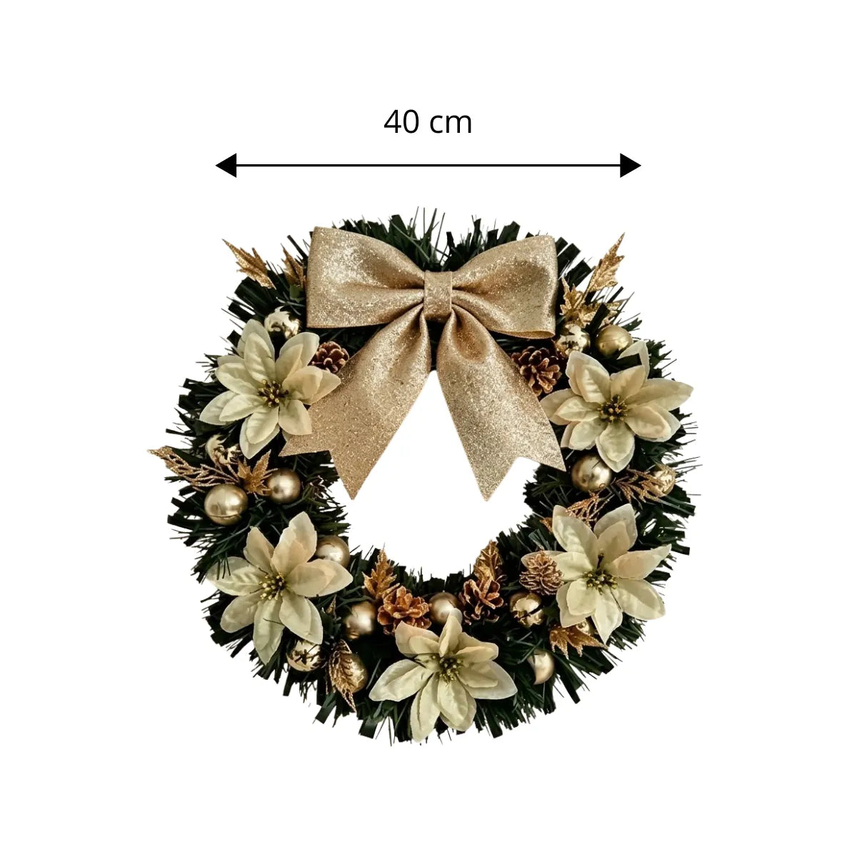 Guirlanda de natal luxo com flores brancas, laço dourado e pinhas com medida de 40 cm de diâmetro, vista frontal em fundo branco
