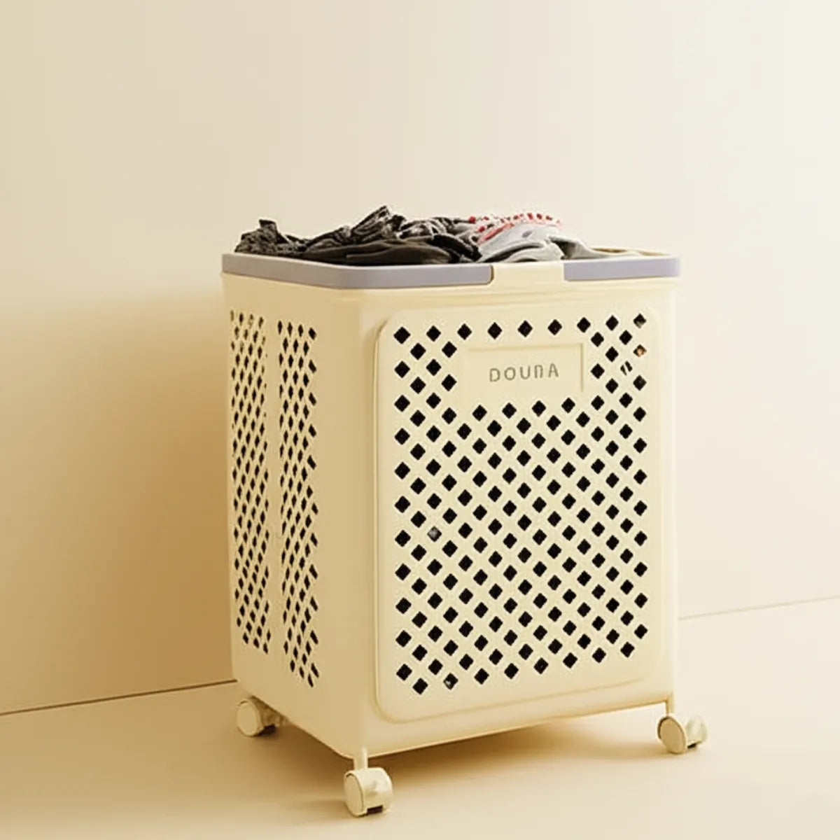 cesto-de-roupa-suja-dobravel-com-rodas-douba-bege-modernize-foto-cesto-de-roupa-suja-bege-em-fundo-bege