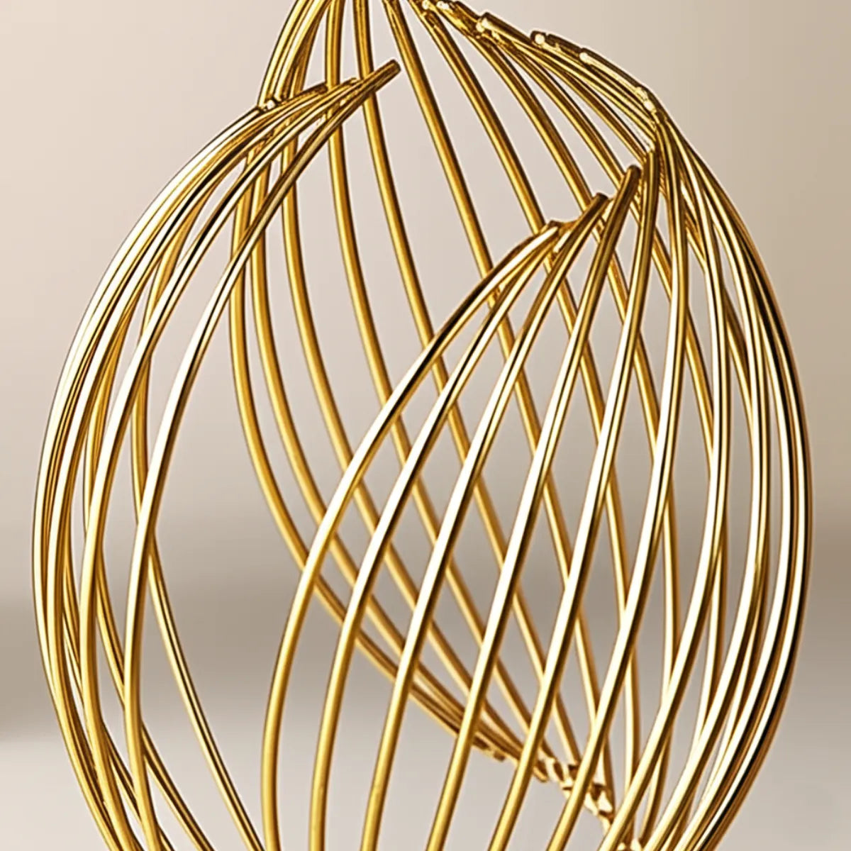 escultura-decorativa-barco-a-vela-exclusive-branco-gold-modernize-foto-detalhe-escultura-barco-a-vela-em-fundo-bege