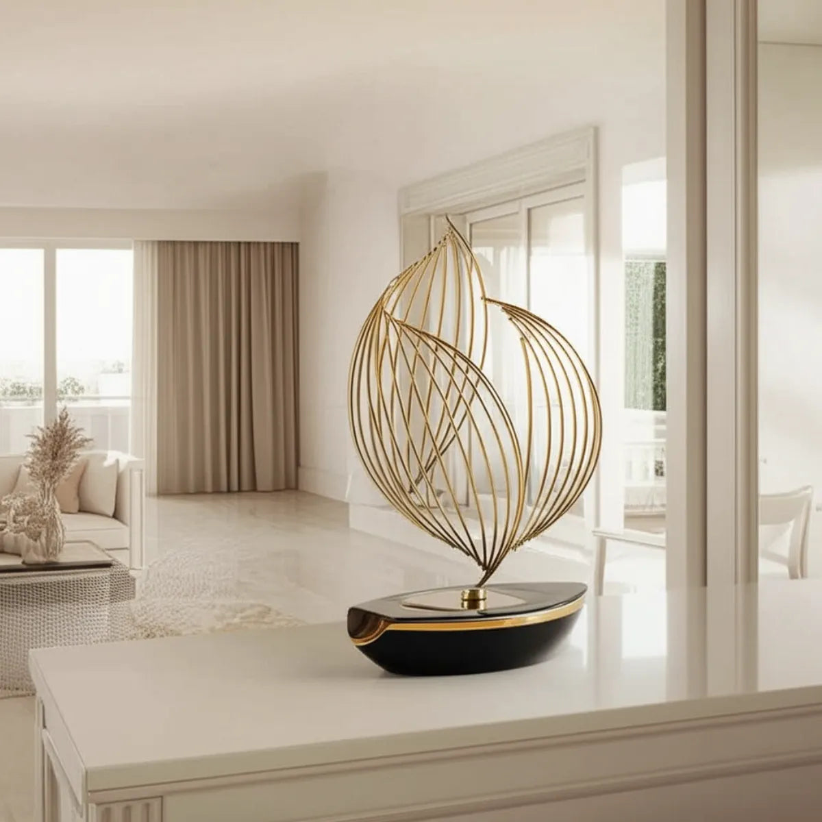 escultura-decorativa-barco-a-vela-preto-gold-modernize-foto-escultura-sobre-balcao-ambiente-claro-arejado