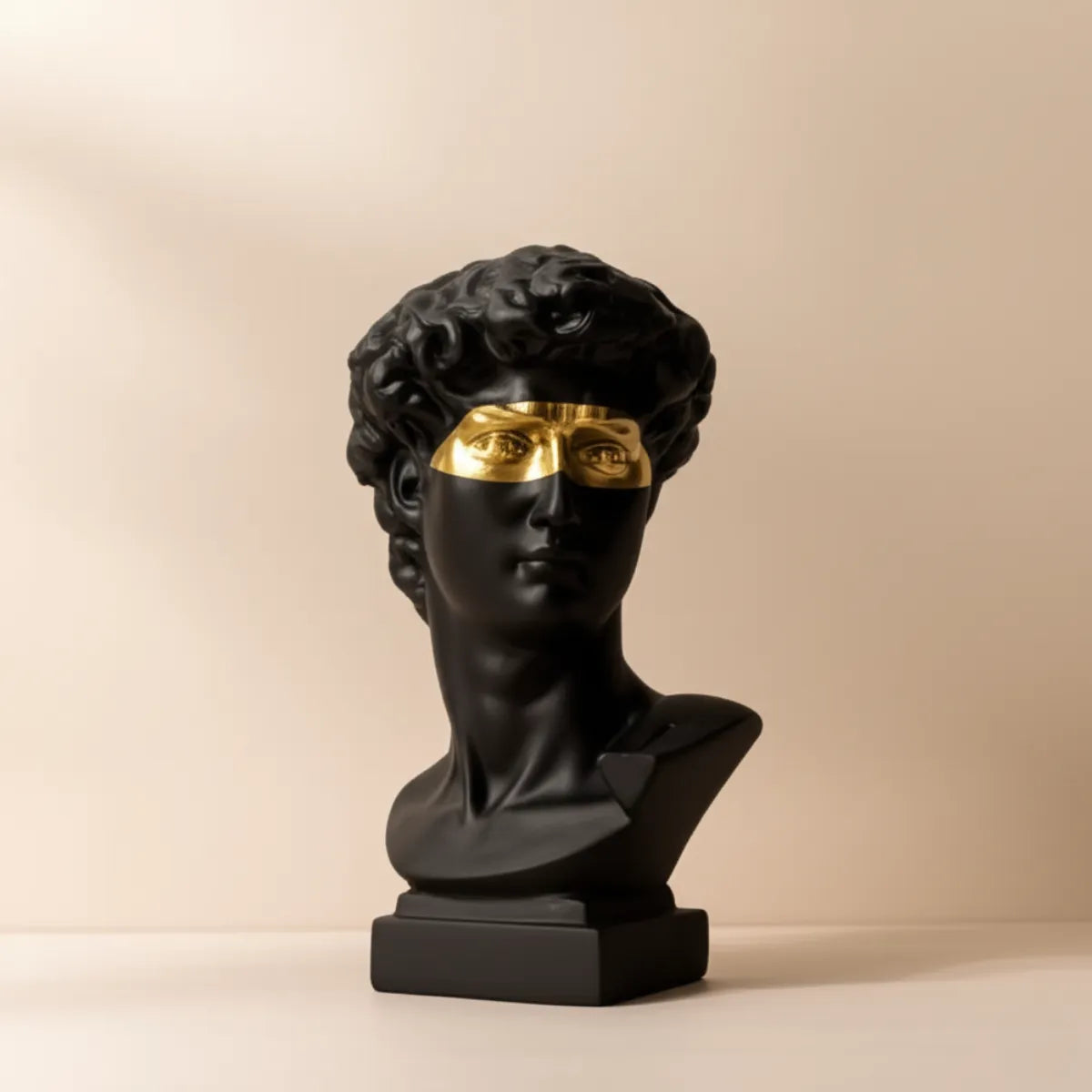 escultura-decorativa-busto-de-davi-preto-modernize-foto-frontal-escultura-de-davi-moderna-em-fundo-bege