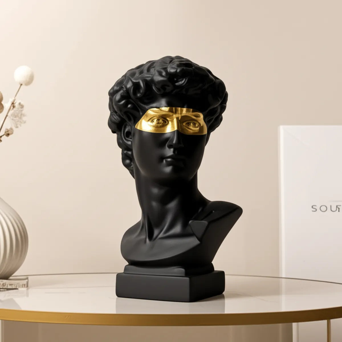 escultura-decorativa-busto-de-davi-preto-modernize-foto-frontal-escultura-de-davi-moderna-sobre-mesa-moderna
