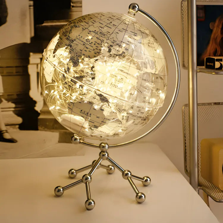escultura-decorativa-globo-terrestre-iluminado-dourado-modernize-foto-frente-globo-sobre-a-mesa-ambiente-claro