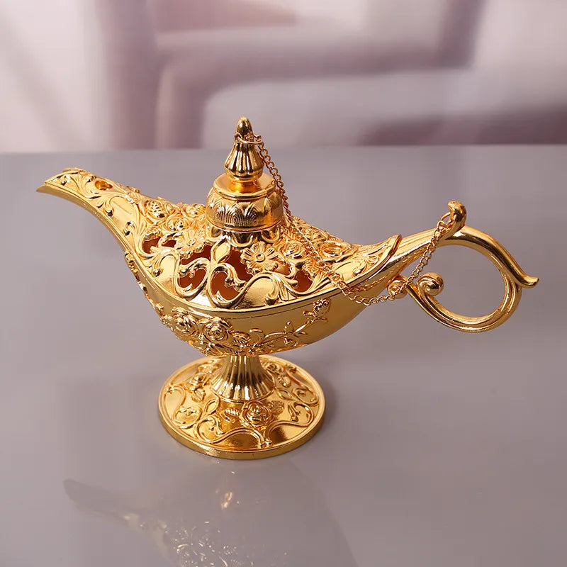 escultura-decorativa-lampada-legend-aladdin-dourado-modernize-foto-lateral-superior-escultura-sobre-mesa-ambiente-claro