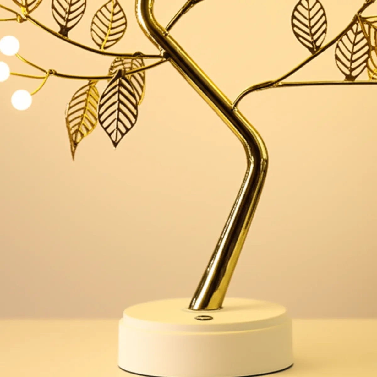 escultura-decorativa-luminaria-de-mesa-arvore-modernize-foto-frente-detalhe-tronco-e-base