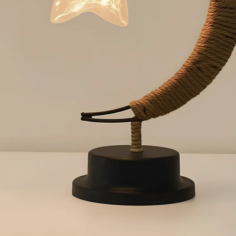 escultura-decorativa-luminaria-de-mesa-candeeiro-estrela-modernize-foto-frente-candeeiro-em-fundo-neutro-detalhe-base