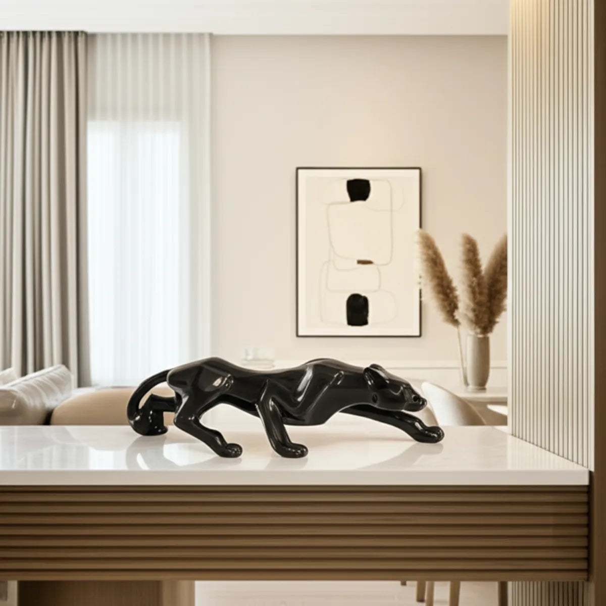 escultura-decorativa-pantera-negra-de-gesso-modernize-foto-pantera-em-sala-moderna-ambiente-claro