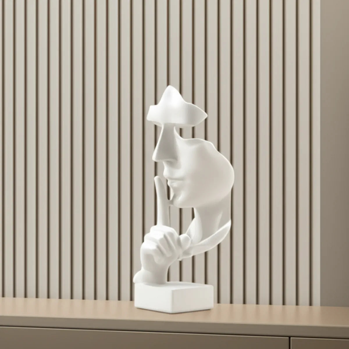escultura-decorativa-silencio-branco-modernize-foto-escultura-em-estante-de-casa-sofisticada-ambiente-claro