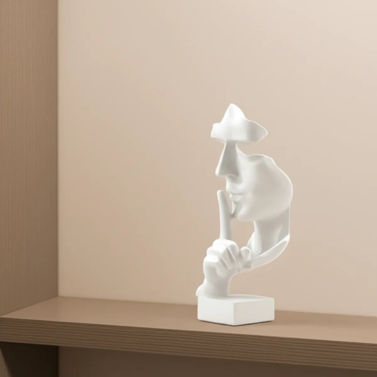 escultura-decorativa-silencio-branco-modernize-foto-escultura-em-painel-de-casa-sofisticada-ambiente-claro