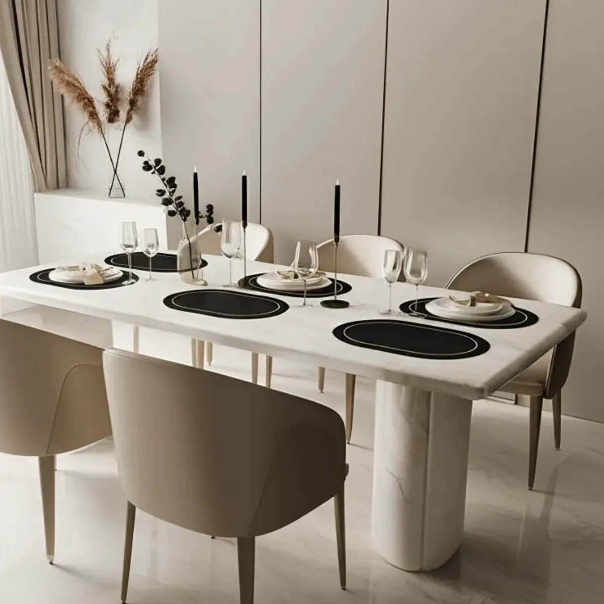 jogo-americano-estilo-nordico-couro-preto-6-lugares-modernize-foto-mesa-posta-jogo-americano-ambiente-claro-cozinha-tons-beges