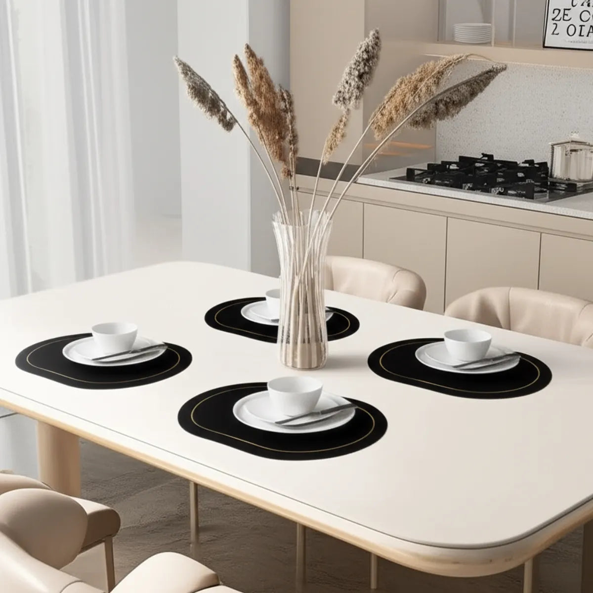 jogo-americano-estilo-nordico-couro-preto-6-lugares-modernize-foto-mesa-posta-jogo-americano-ambiente-claro-cozinha-moderna-tons-beges