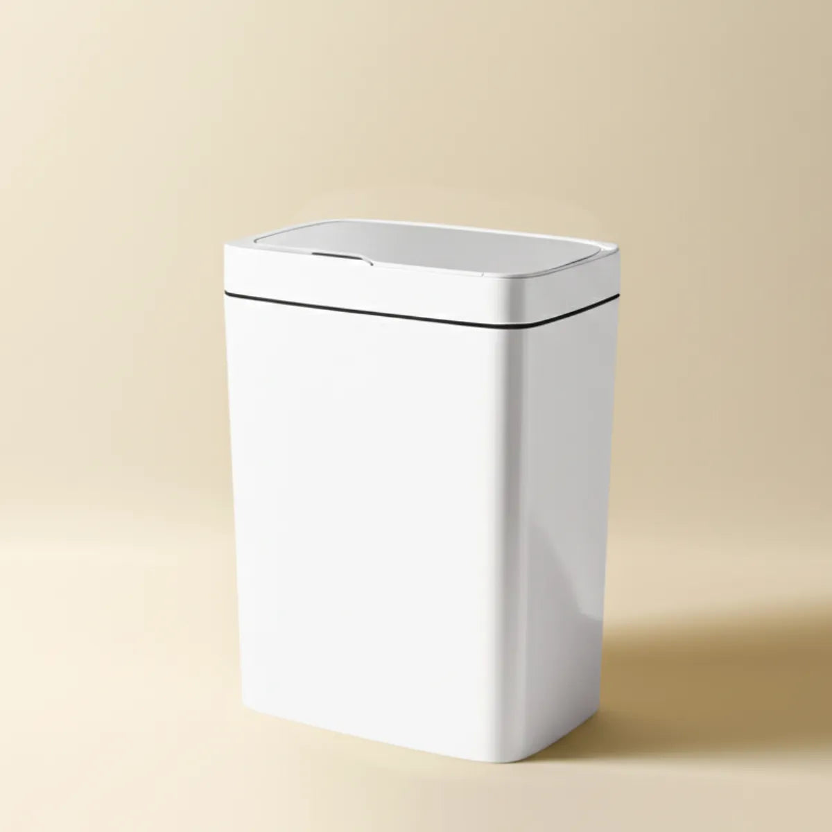 lixeira-para-banheiro-com-tampa-sensor-15l-branca-modernize-foto-lixeira-em-ambiente-claro-fundo-bege