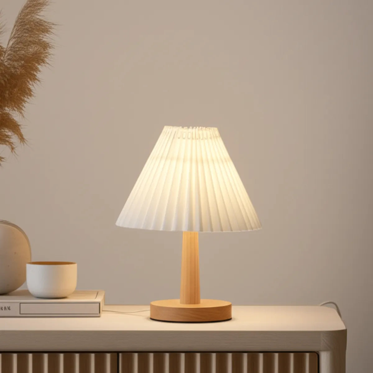 luminaria-abajur-de-mesa-de-madeira-japandi-modernize-foto-abajur-branco-de-madeira-em-mesa-de-madeira