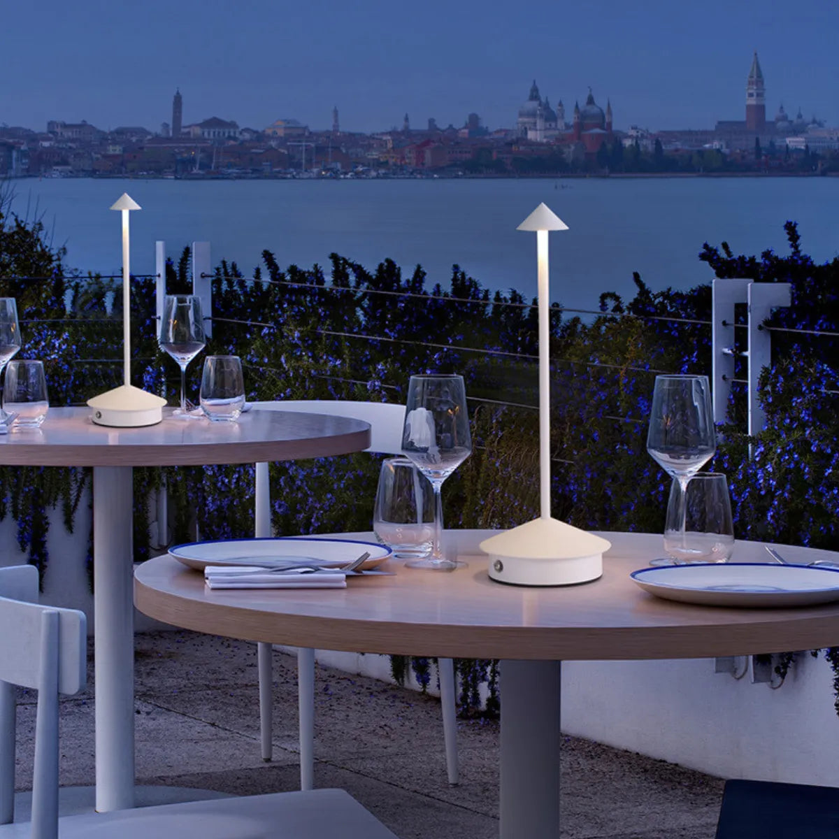 luminaria-abajur-de-mesa-led-cogumelo-modernize-foto-luminaria-de-mesa-ambiente-externo
