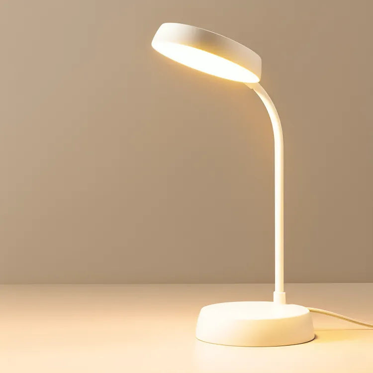 luminaria-abajur-de-mesa-led-flexivel-branco-modernize-foto-luminaria-com-fundo-neutro-luz-amarela