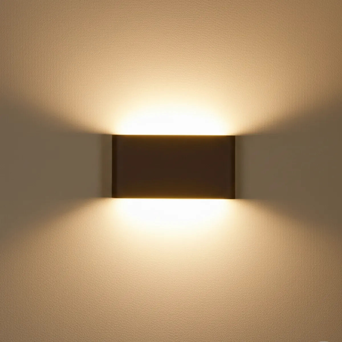 luminaria-de-parede-arandela-led-minimalista-preta-modernize-foto-frente-arandela-iluminando-ambiente-bege-neutro