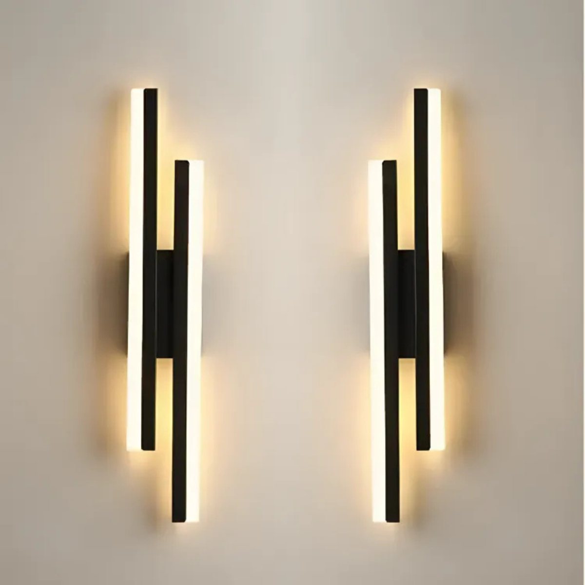 luminaria-de-parede-arandela-led-nordica-preta-modernize-foto-frente-dupla-luminarias-iluminando-ambiente-bege-neutro-luz-quente