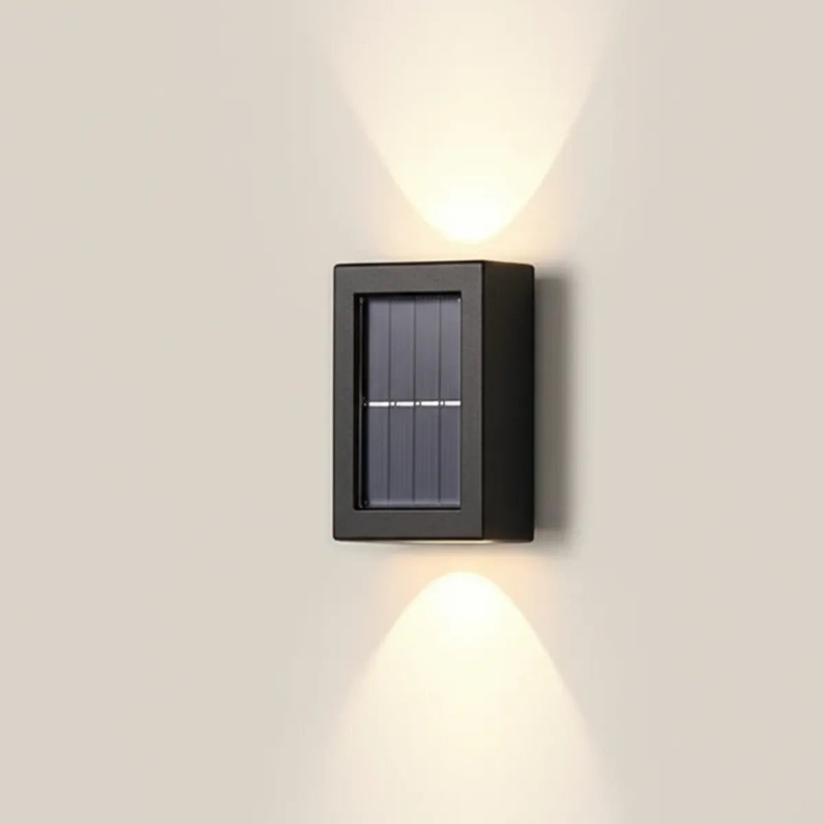 Luminaria-de-parede-conjunto-arandela-externa-led-solar-modernize-foto-frente-arandela-individual-iluminando-ambiente-bege-neutro