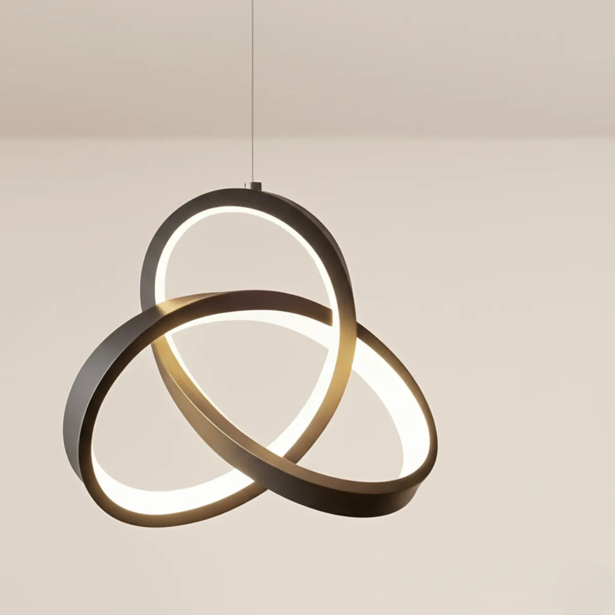 luminaria-de-teto-lustre-pendente-led-eternity-preto-modernize-foto-frente-detalhe-luminaria-iluminando-ambiente-neutro-bege-aluminio-acrilico