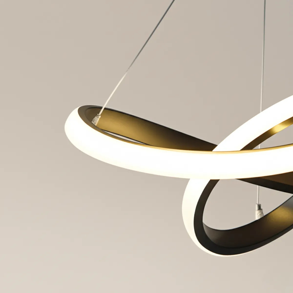 luminaria-de-teto-lustre-pendente-led-nordico-modernize-foto-frente-detalhe-luminaria-iluminando-ambiente-neutro-bege