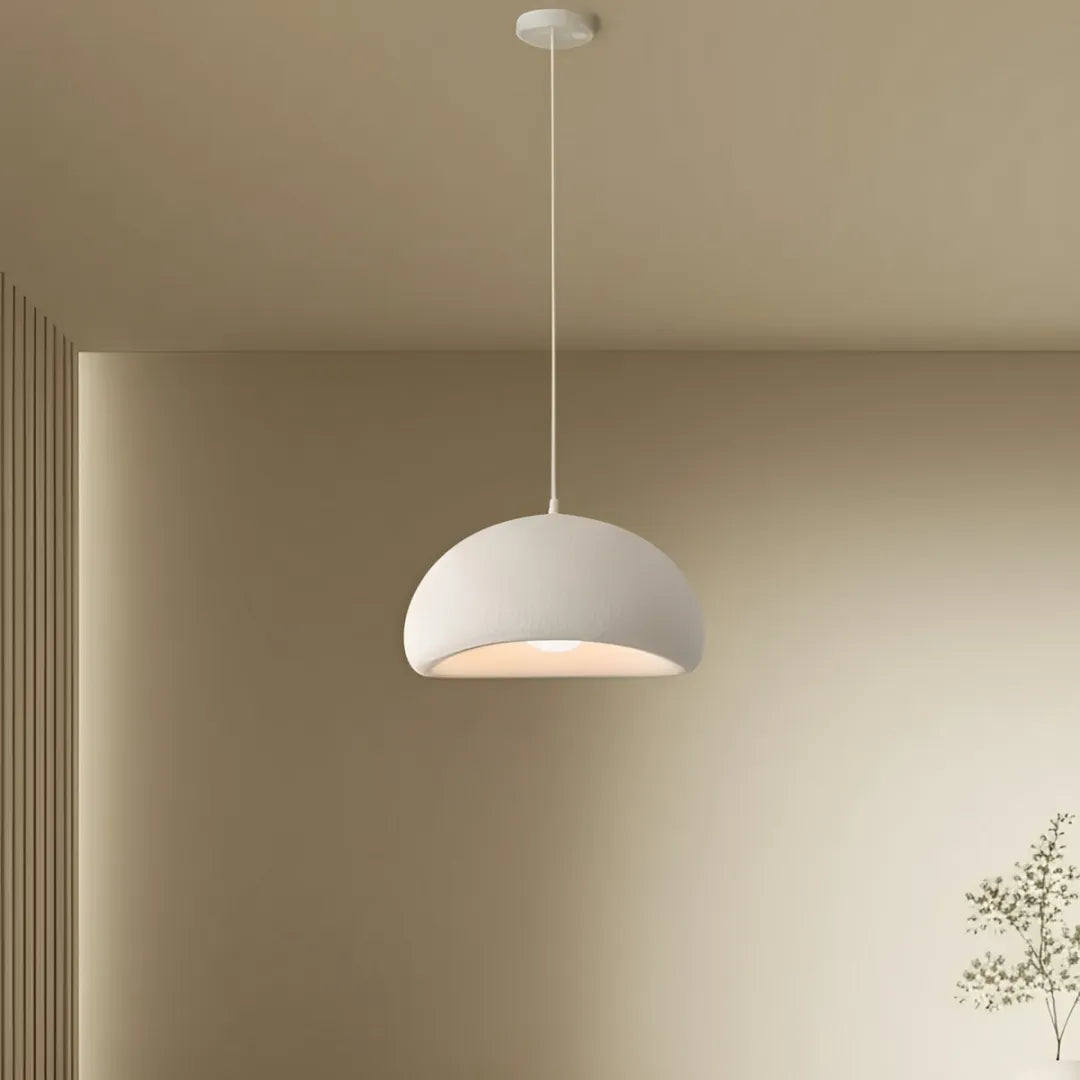 Luminaria-de-teto-pendente-japones-branco-modernize-foto-frente-luminaria-inteira-iluminando-ambiente-neutro-bege