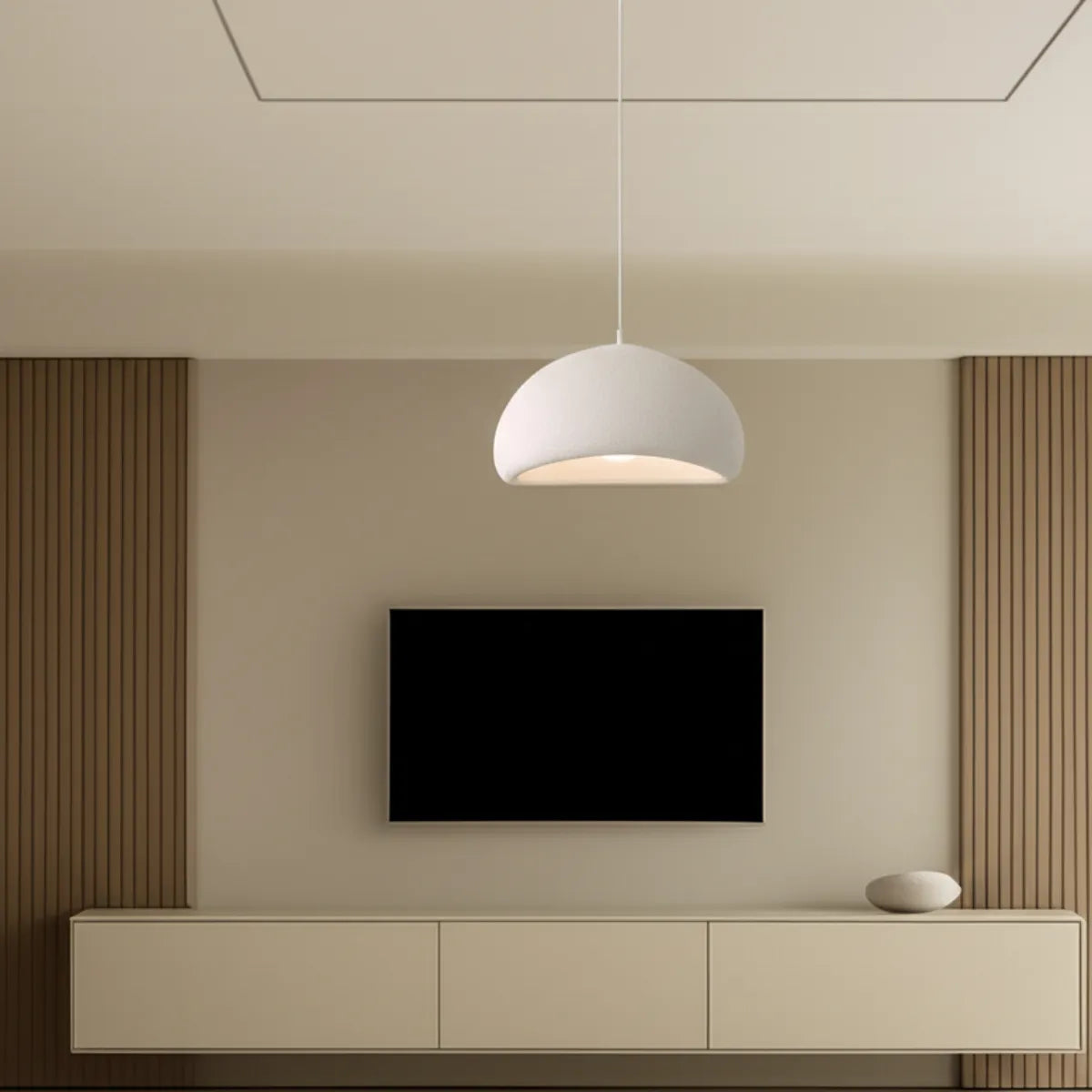 Luminaria-de-teto-pendente-japones-branco-modernize-foto-frente-luminaria-perto-iluminando-ambiente-moderno-neutro-bege