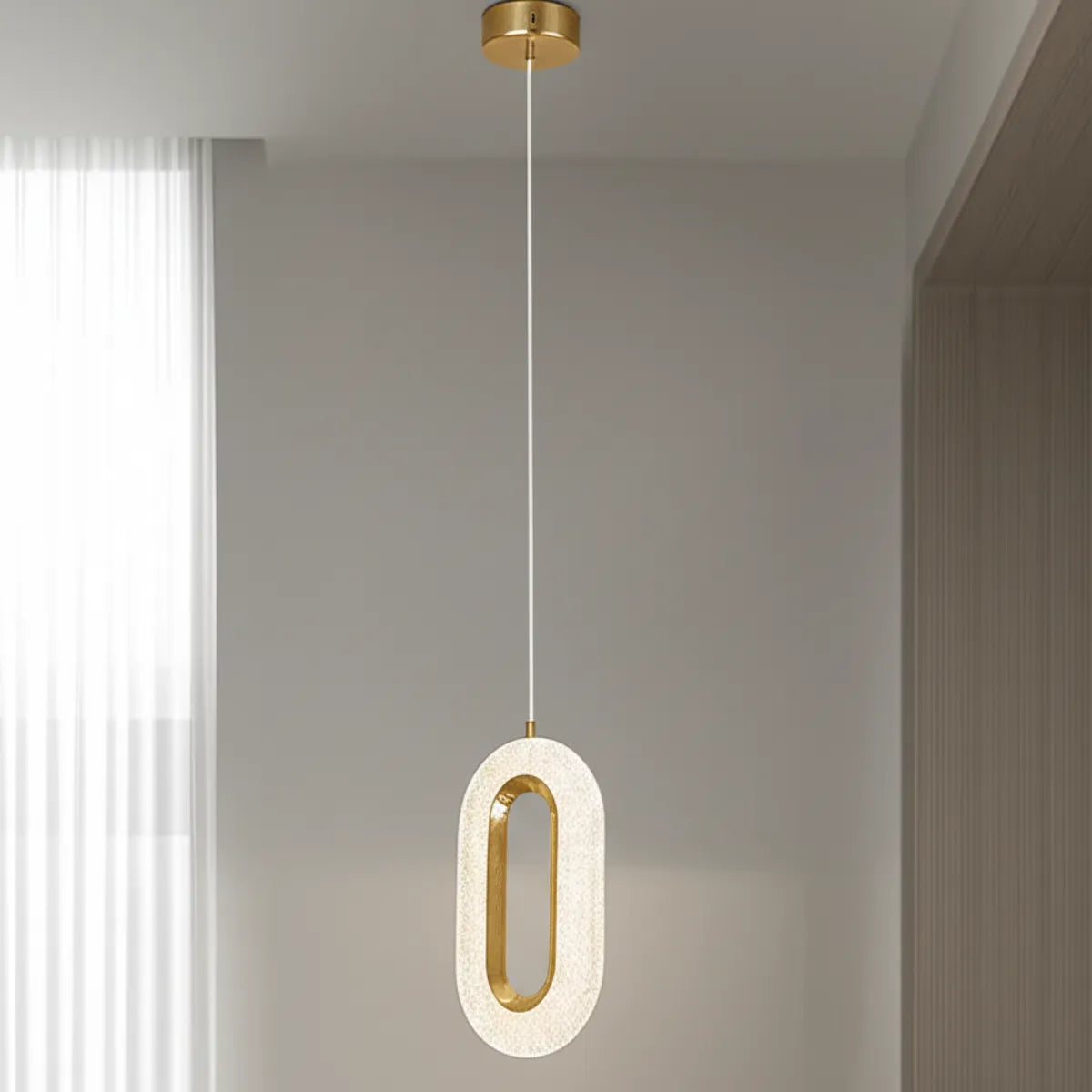 luminaria-de-teto-pendente-led-cristal-dourada-modernize-foto-luminaria-pendente-cristal-em-casa-minimalista