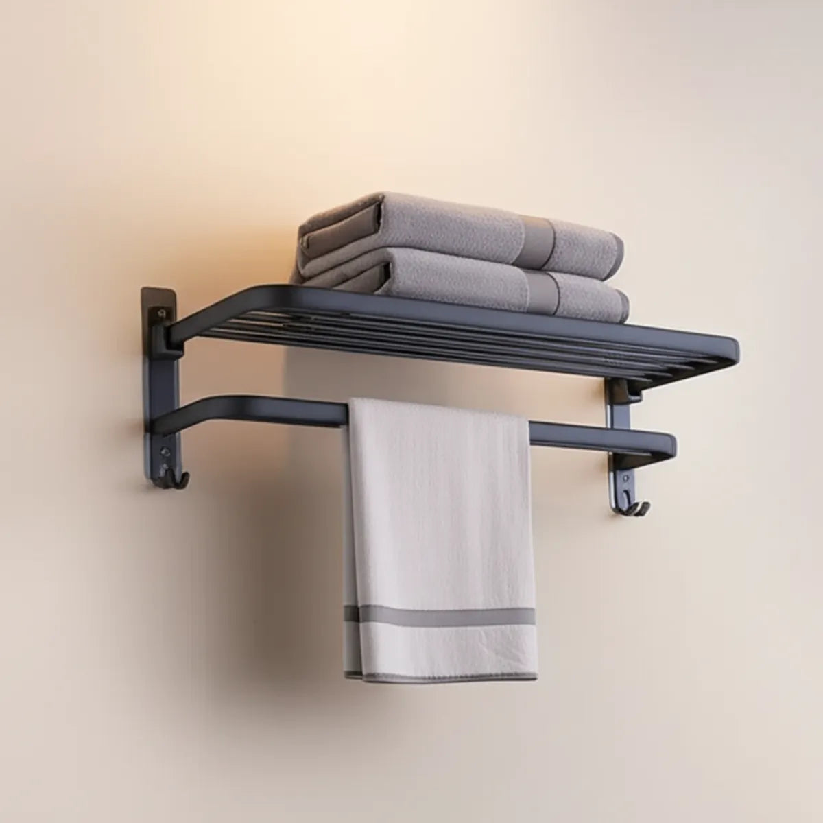 toalheiro-para-banheiro-duplo-retratil-preto-modernize-foto-toalheiro-inox-em-parede-bege-ambiente-claro
