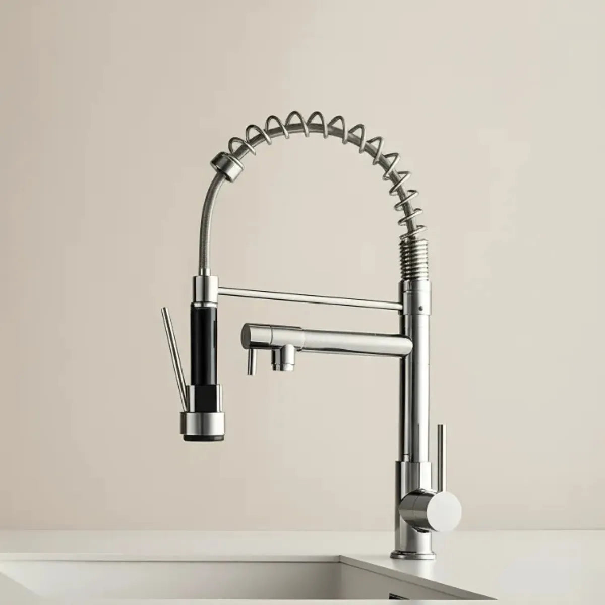 torneira-para-cozinha-gourmet-flexivel-cromada-modernize-foto-torneira-em-pia-ambiente-claro-bege