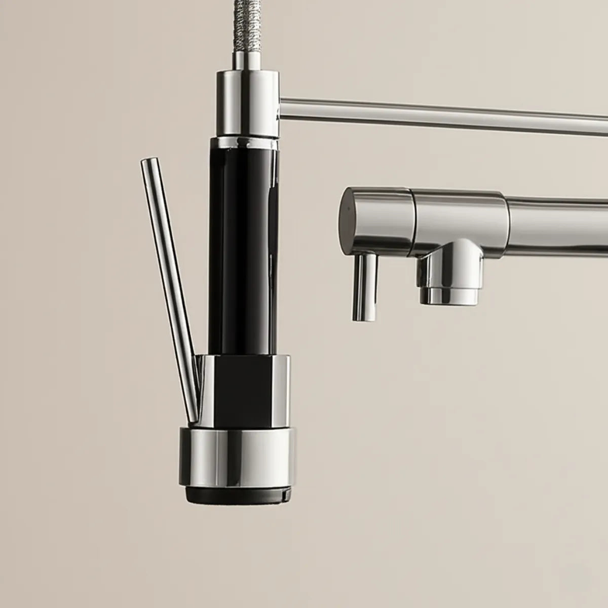 torneira-para-cozinha-gourmet-flexivel-cromada-modernize-foto-detalhe-ducha-torneira-em-pia-ambiente-claro-bege