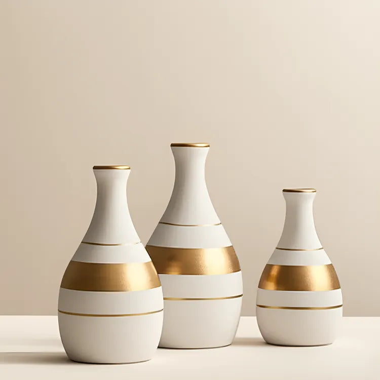 vaso-decorativo-de-ceramica-para-mesa-branco-trio-portofino-modernize-foto-3-vasos-em-fundo-bege