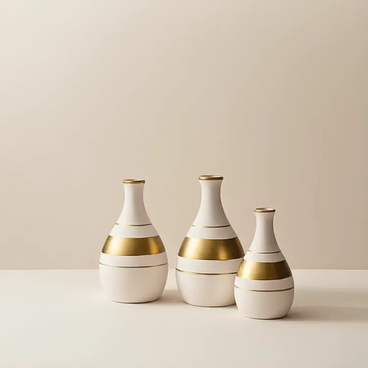 vaso-decorativo-de-ceramica-para-mesa-branco-trio-portofino-modernize-foto-distante-3-vasos-em-fundo-bege