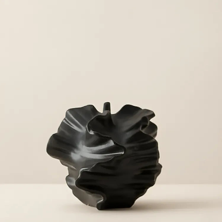 vaso-decorativo-de-ceramica-para-mesa-preto-coral-modernize-foto-vaso-abstrato-em-fundo-bege