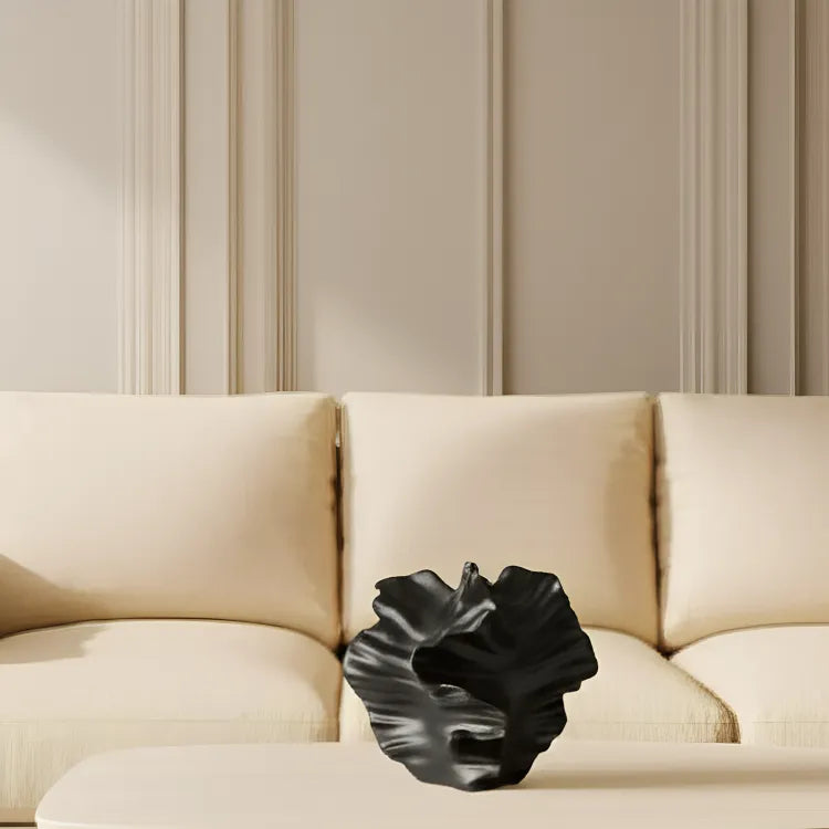 vaso-decorativo-de-ceramica-para-mesa-preto-coral-modernize-foto-vaso-abstrato-em-sala-bege