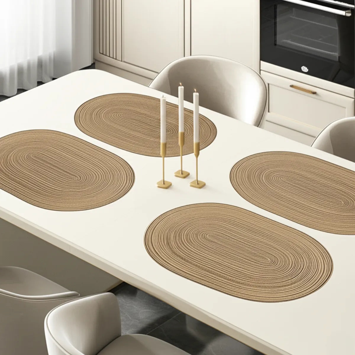 jogo-americano-oval-poliester-marrom-4-lugares-modernize-foto-jogo-americano-marrom-poliester-em-mesa-de-jantar-moderna