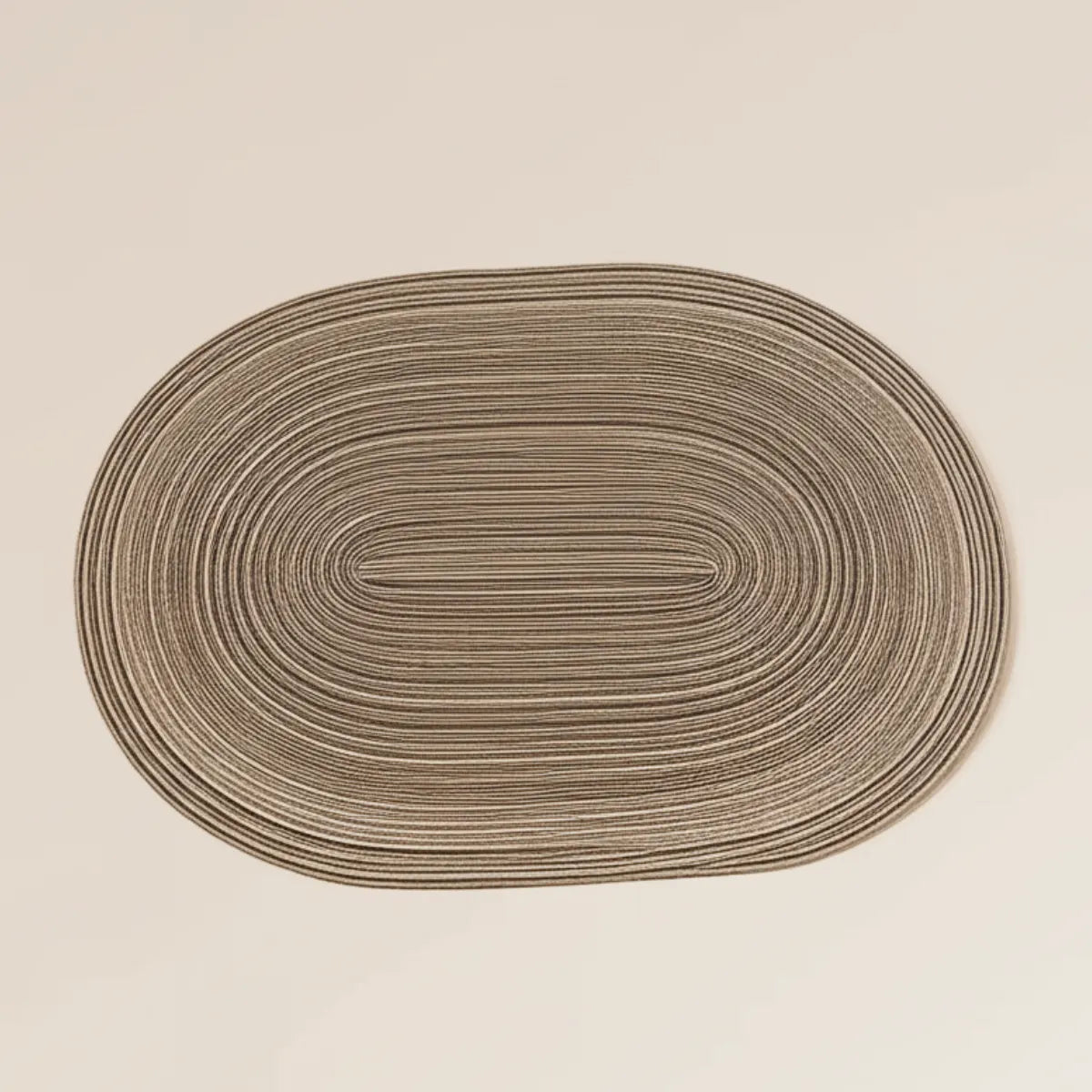 jogo-americano-oval-poliester-marrom-4-lugares-modernize-foto-superior-jogo-americano-marrom-poliester-em-fundo-bege
