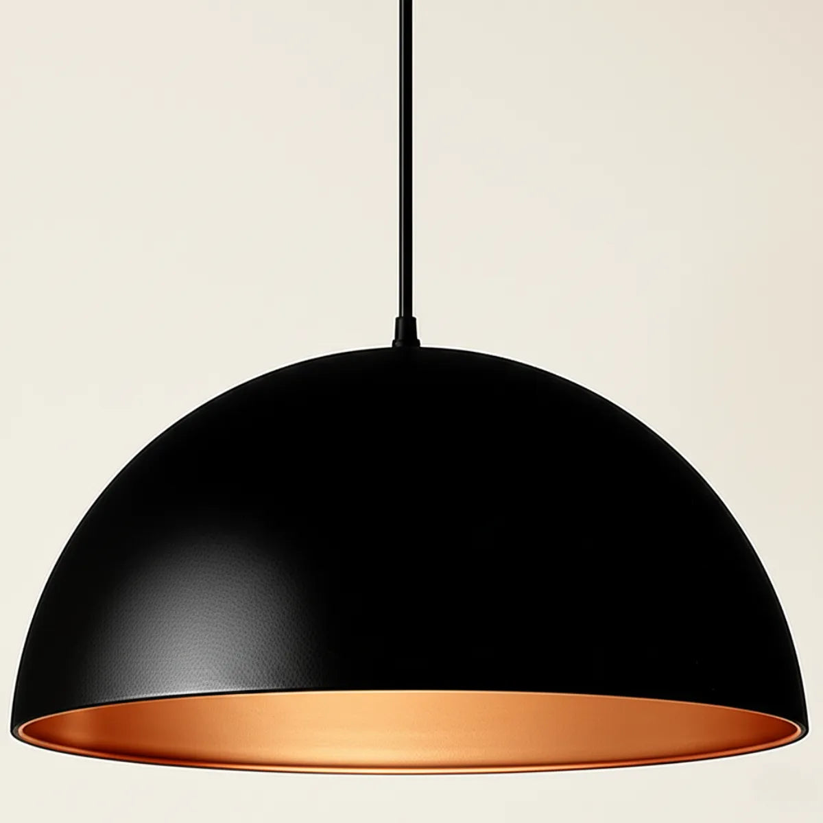 pendente-trio-industrial-meia-lua-preto-modernize-foto-detalhe-pendente-ambiente-claro-fundo-bege